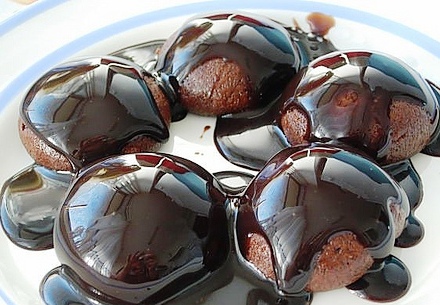 Çikolata Soslu Islak Kurabiye (browni tadında)