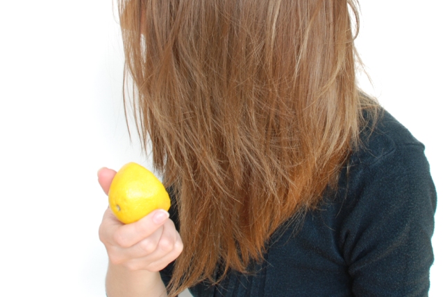 Limon ile Saç Rengini Açma